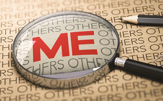 3D illustration of a magnifying glass over a paper background with focus on the word me