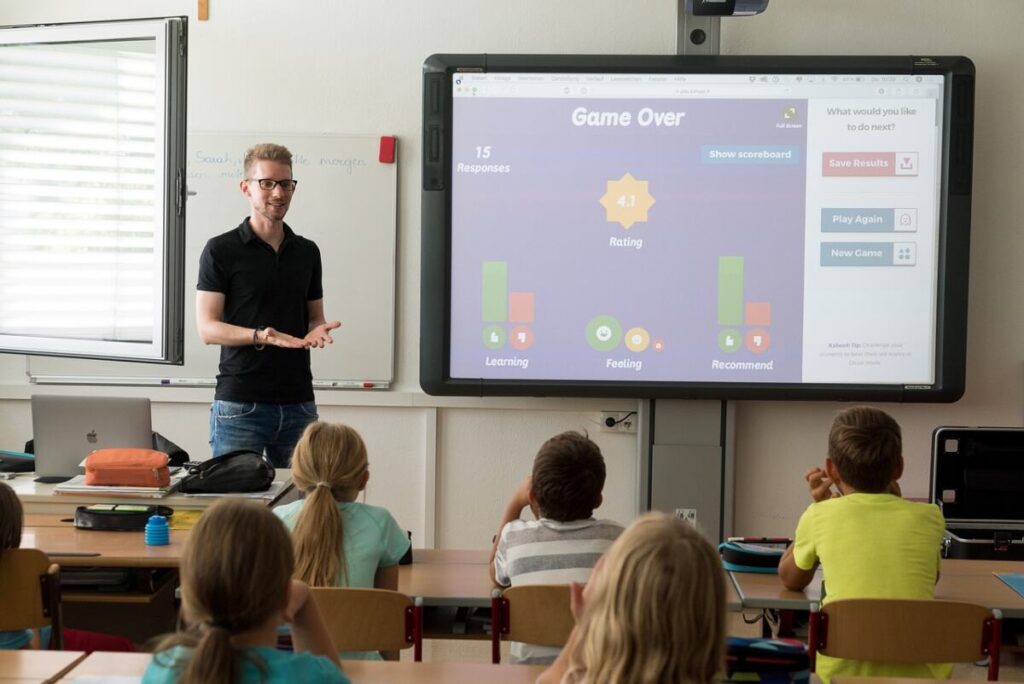Teacher teaching to a group of children in a classroom