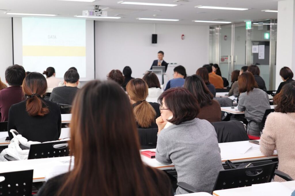 Group of people in a class ; Representing Specialization