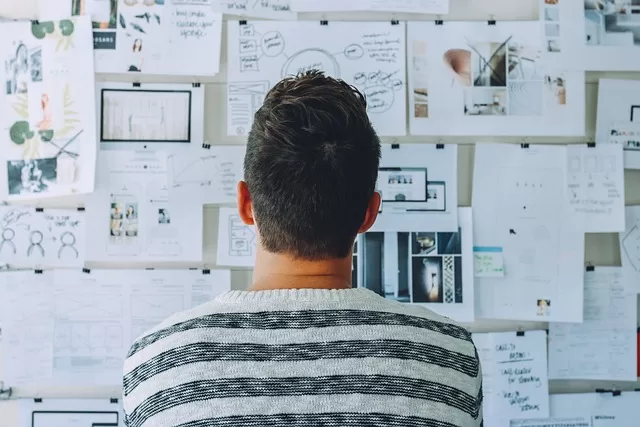 Man standing in front of a board representing brainstorm