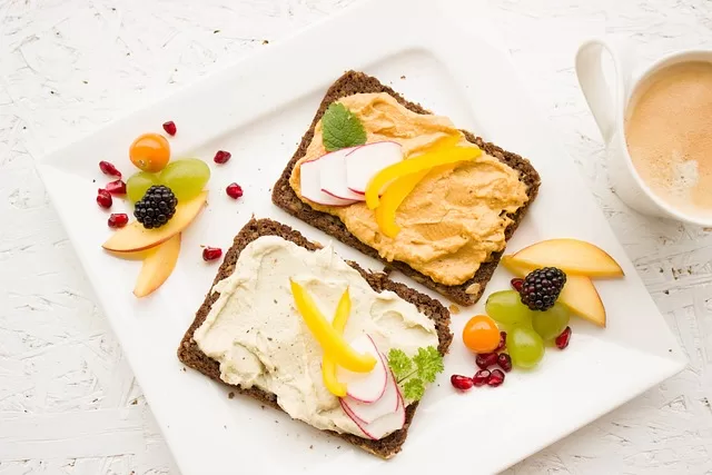 bread and fruits representing diet